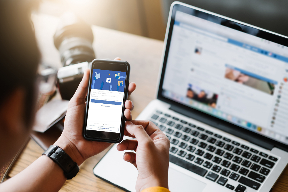 Få succes med Facebook annoncering: En komplet guide til annonceformater, målretning, pris og hjælp